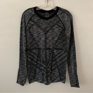 gray/black long sleeve workout top